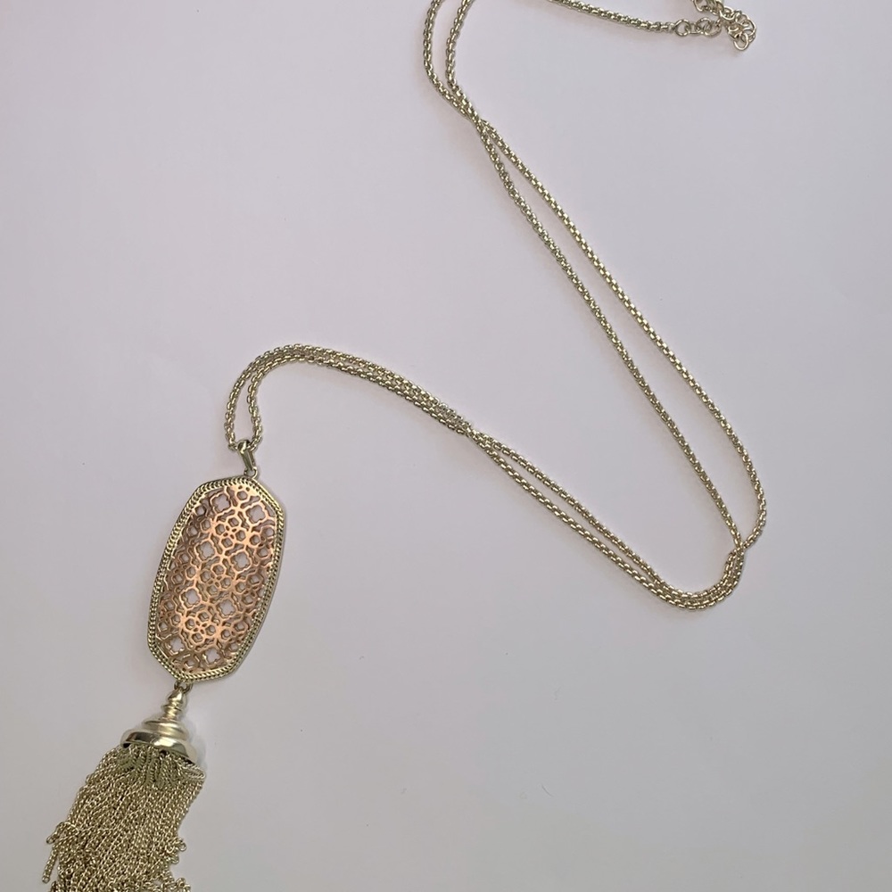 Kendra Scott necklace